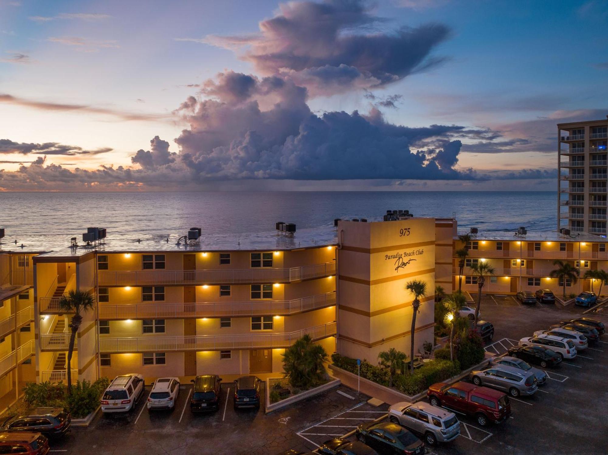 Paradise Beach Club - Oceanfront And Penthouse Satellite Beach Buitenkant foto