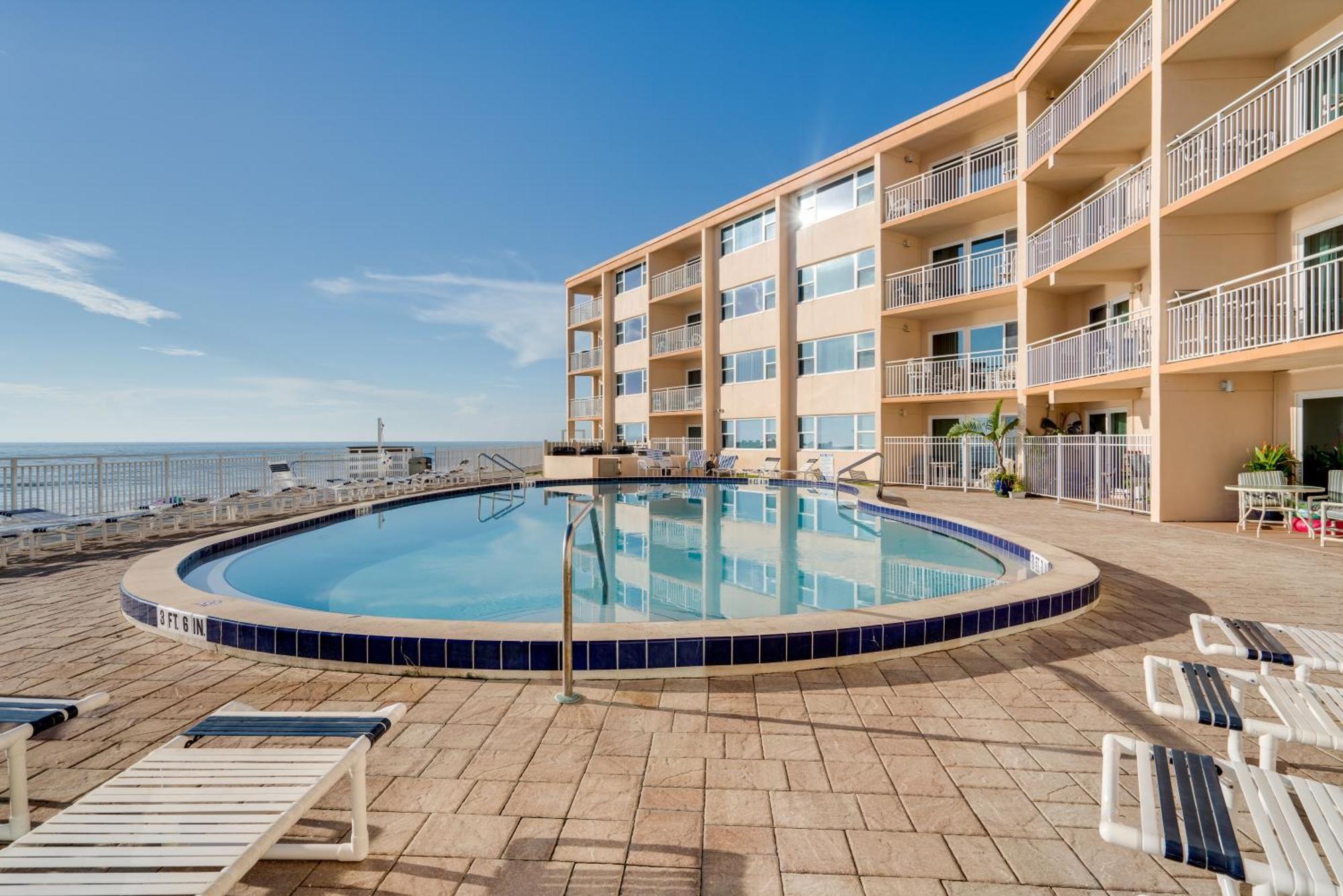 Paradise Beach Club - Oceanfront And Penthouse Satellite Beach Buitenkant foto