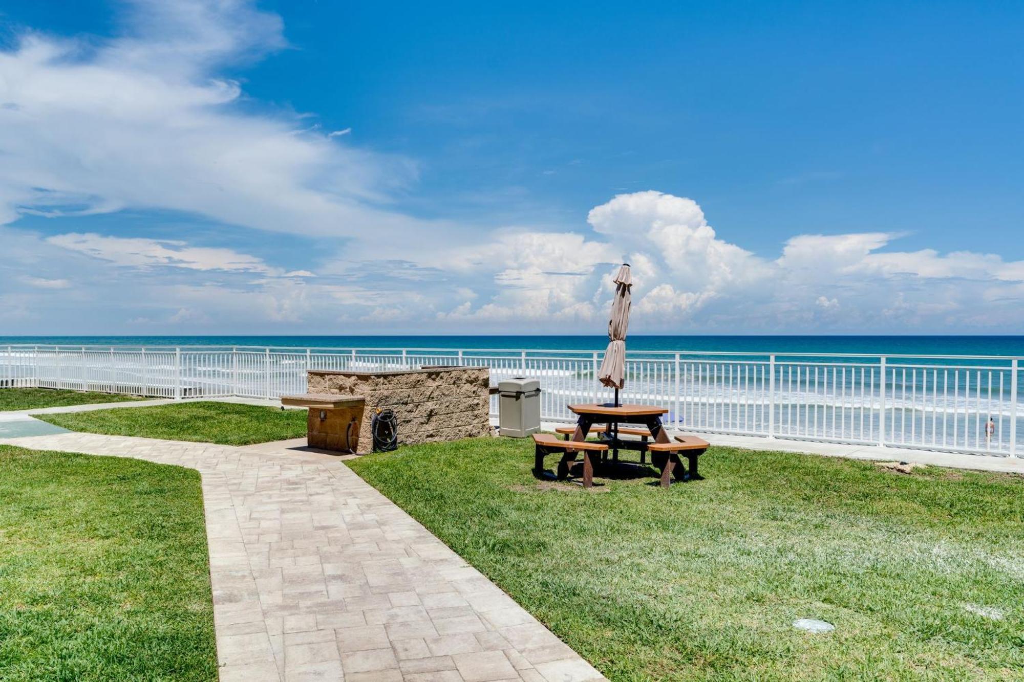 Paradise Beach Club - Oceanfront And Penthouse Satellite Beach Buitenkant foto